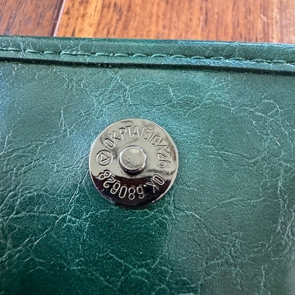 Urban Expressions Green Stitched Pattern with Chain Shoulder Strap - Picture 8 of 12